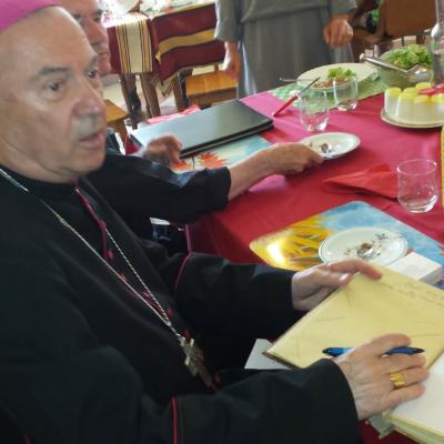 10 iunie: Oneşti: Vizita PS Petru Gherghel la Surorile lui Isus Răscumpărătorul
