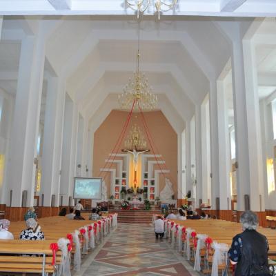 13 iunie: Bacău: Administrarea sfântului Mir în Parohia "Sfânta Cruce"