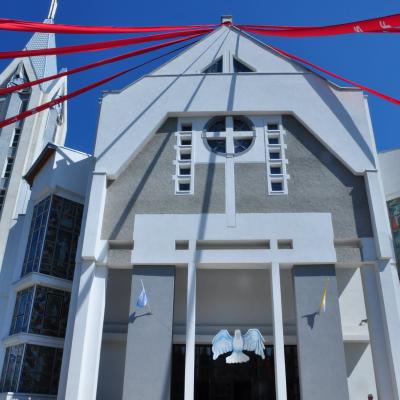 13 iunie: Bacău: Administrarea sfântului Mir în Parohia "Sfânta Cruce"