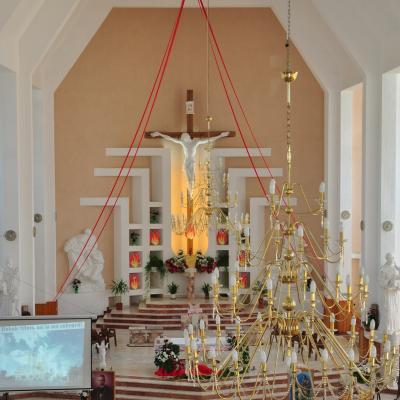 13 iunie: Bacău: Administrarea sfântului Mir în Parohia "Sfânta Cruce"