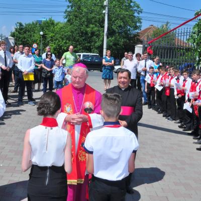 13 iunie: Bacău: Administrarea sfântului Mir în Parohia "Sfânta Cruce"