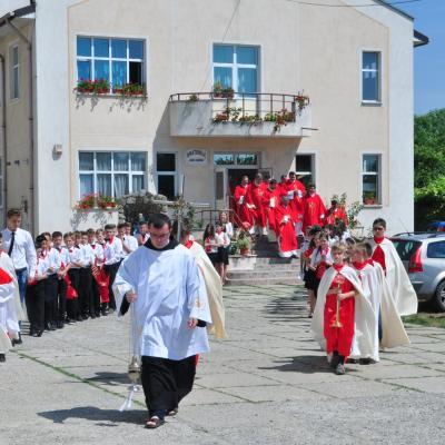 13 iunie: Bacău: Administrarea sfântului Mir în Parohia "Sfânta Cruce"