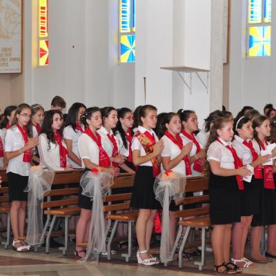 13 iunie: Bacău: Administrarea sfântului Mir în Parohia "Sfânta Cruce"