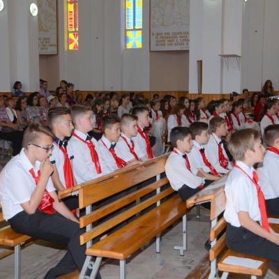 13 iunie: Bacău: Administrarea sfântului Mir în Parohia "Sfânta Cruce"