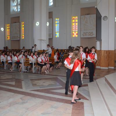 13 iunie: Bacău: Administrarea sfântului Mir în Parohia "Sfânta Cruce"