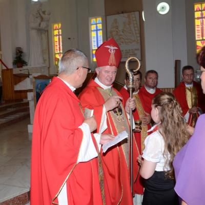 13 iunie: Bacău: Administrarea sfântului Mir în Parohia "Sfânta Cruce"