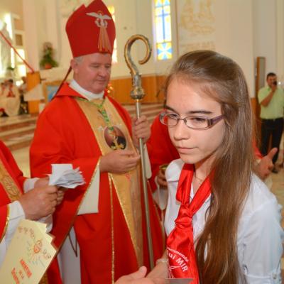 13 iunie: Bacău: Administrarea sfântului Mir în Parohia "Sfânta Cruce"
