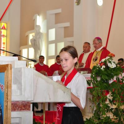 13 iunie: Bacău: Administrarea sfântului Mir în Parohia "Sfânta Cruce"