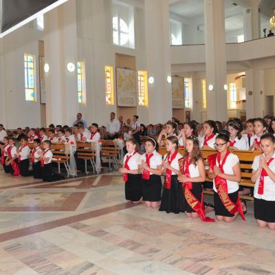 13 iunie: Bacău: Administrarea sfântului Mir în Parohia "Sfânta Cruce"
