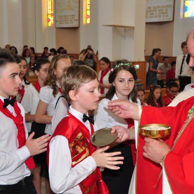13 iunie: Bacău: Administrarea sfântului Mir în Parohia "Sfânta Cruce"