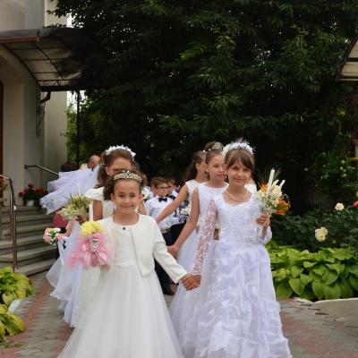 21 iunie: Huşi "Sfântul Anton de Padova": Prima Sfântă Împărtăşanie a copiilor