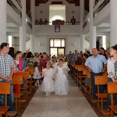 21 iunie: Huşi "Sfântul Anton de Padova": Prima Sfântă Împărtăşanie a copiilor