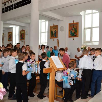 21 iunie: Huşi "Sfântul Anton de Padova": Prima Sfântă Împărtăşanie a copiilor