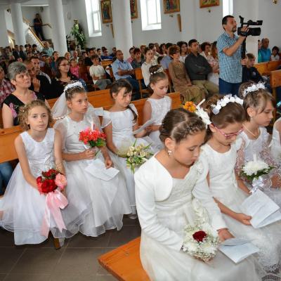 21 iunie: Huşi "Sfântul Anton de Padova": Prima Sfântă Împărtăşanie a copiilor