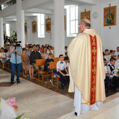 21 iunie: Huşi "Sfântul Anton de Padova": Prima Sfântă Împărtăşanie a copiilor