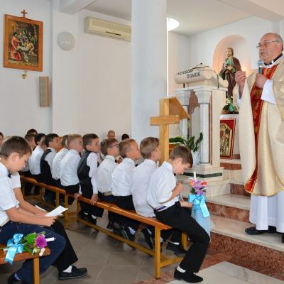 21 iunie: Huşi "Sfântul Anton de Padova": Prima Sfântă Împărtăşanie a copiilor