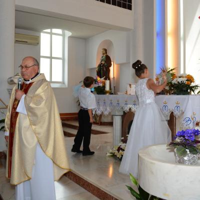 21 iunie: Huşi "Sfântul Anton de Padova": Prima Sfântă Împărtăşanie a copiilor