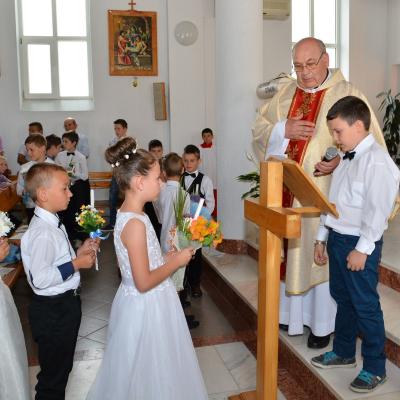 21 iunie: Huşi "Sfântul Anton de Padova": Prima Sfântă Împărtăşanie a copiilor