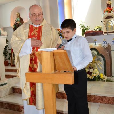 21 iunie: Huşi "Sfântul Anton de Padova": Prima Sfântă Împărtăşanie a copiilor