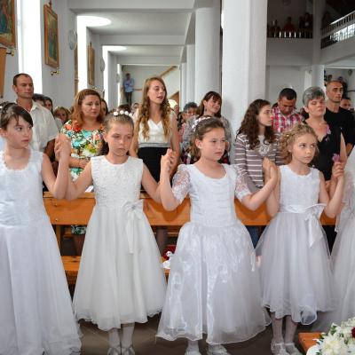 21 iunie: Huşi "Sfântul Anton de Padova": Prima Sfântă Împărtăşanie a copiilor
