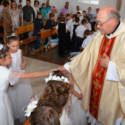 21 iunie: Huşi "Sfântul Anton de Padova": Prima Sfântă Împărtăşanie a copiilor