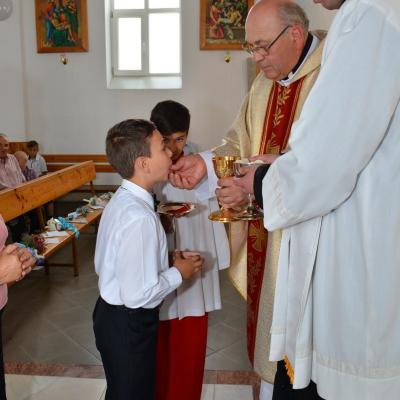 21 iunie: Huşi "Sfântul Anton de Padova": Prima Sfântă Împărtăşanie a copiilor