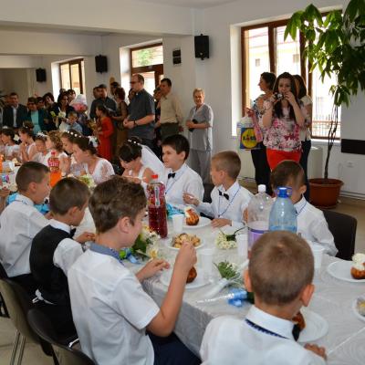 21 iunie: Huşi "Sfântul Anton de Padova": Prima Sfântă Împărtăşanie a copiilor