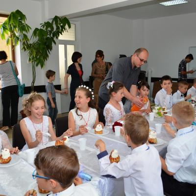 21 iunie: Huşi "Sfântul Anton de Padova": Prima Sfântă Împărtăşanie a copiilor