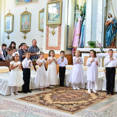 21 iunie: Siret: Prima Împărtăşanie