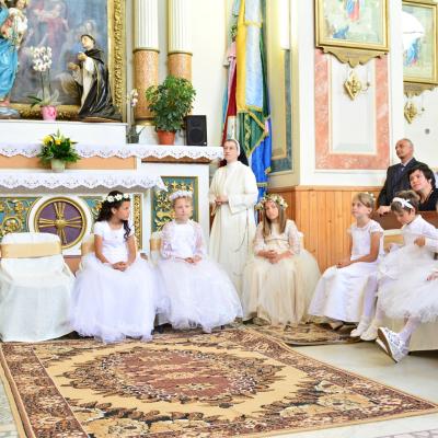 21 iunie: Siret: Prima Împărtăşanie