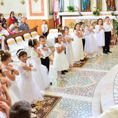 21 iunie: Siret: Prima Împărtăşanie