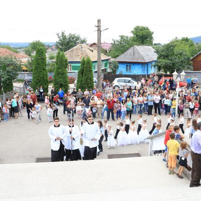 21 iunie: Lespezi: Prima sfântă Împărtăşanie