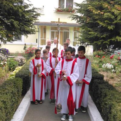 21 iunie: Baraţi: Alături de primul paroh