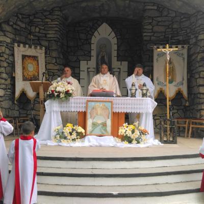 21 iunie: Baraţi: Alături de primul paroh