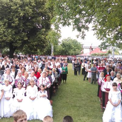 21 iunie: Baraţi: Alături de primul paroh
