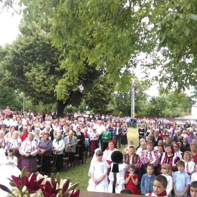 21 iunie: Baraţi: Alături de primul paroh