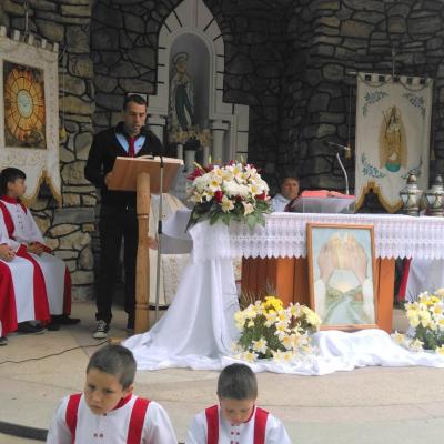 21 iunie: Baraţi: Alături de primul paroh