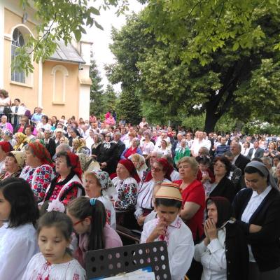 21 iunie: Baraţi: Alături de primul paroh