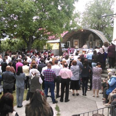 21 iunie: Baraţi: Alături de primul paroh