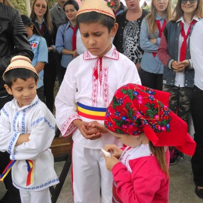 21 iunie: Baraţi: Alături de primul paroh