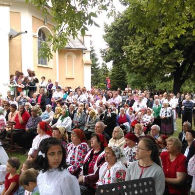 21 iunie: Baraţi: Alături de primul paroh