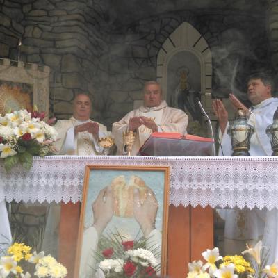 21 iunie: Baraţi: Alături de primul paroh