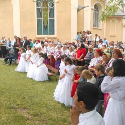 21 iunie: Baraţi: Alături de primul paroh
