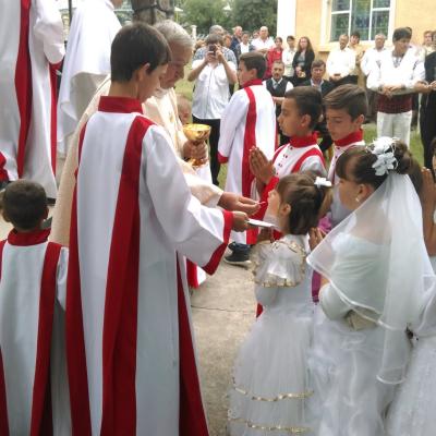 21 iunie: Baraţi: Alături de primul paroh