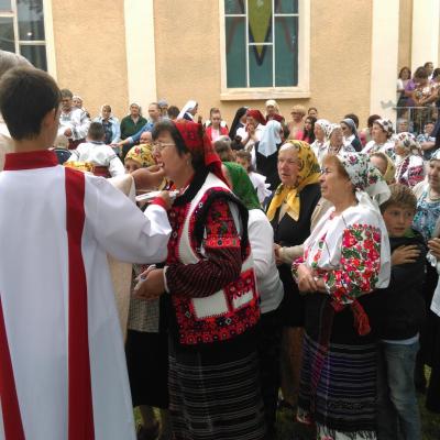 21 iunie: Baraţi: Alături de primul paroh