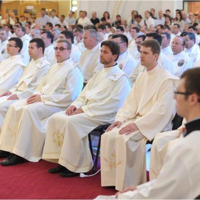 24 iunie: La Iaşi au fost sfinţiţi 14 preoţi