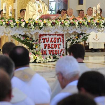 24 iunie: La Iaşi au fost sfinţiţi 14 preoţi