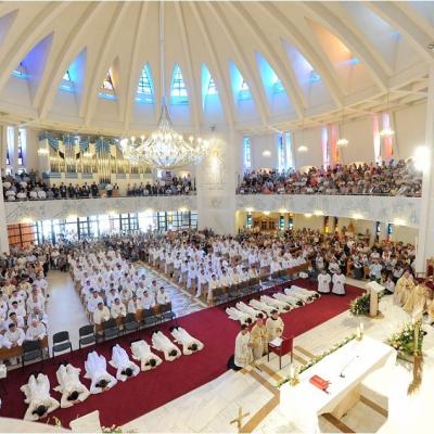 24 iunie: La Iaşi au fost sfinţiţi 14 preoţi