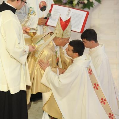 24 iunie: La Iaşi au fost sfinţiţi 14 preoţi