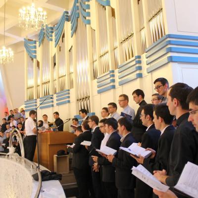 24 iunie: La Iaşi au fost sfinţiţi 14 preoţi. Foto: Ionuţ-Gabriel Giurgică